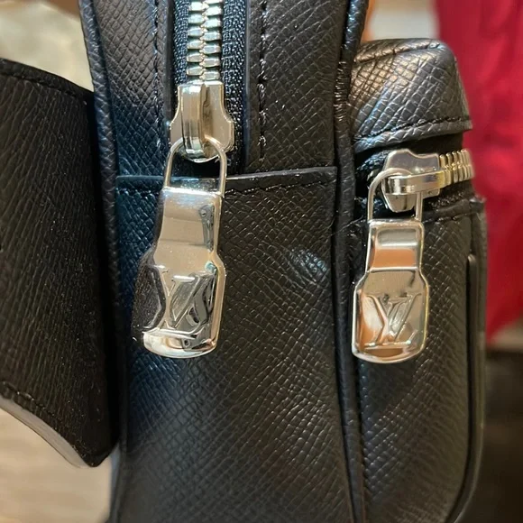 Pristine 100% Authentic Louis Vuitton Outdoor Bumbag in Noir - Picture 6 of 15